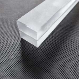 Çyzykly yşyklandyryş üçin 15 + 15mm aýazly laminirlenen aýna